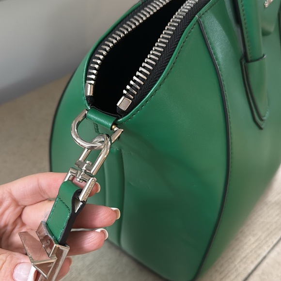 Givenchy ANTIGONA GREEN BAG - Picture 6 of 8